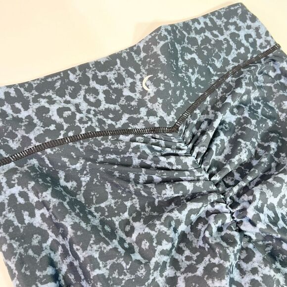 Zyia Active Leggings Women's 12 Blue Stone Leopard Print Cinched Butt High-Rise - Picture 7 of 10